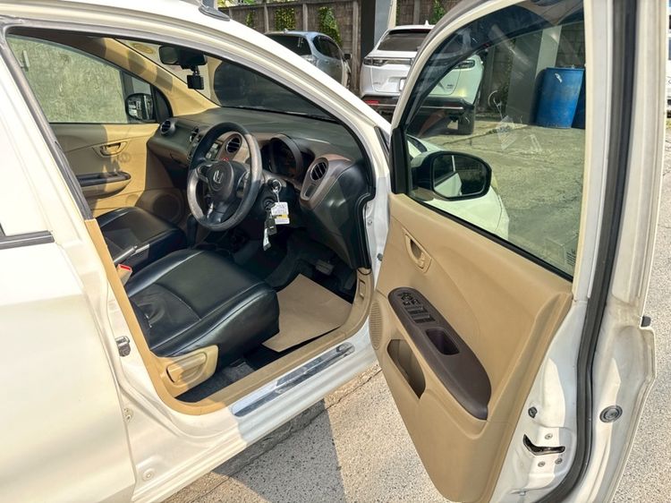 Honda Brio 2013 1.2 Amaze SV Utility-car เบนซิน เกียร์อัตโนมัติ ขาว รูปที่ 4