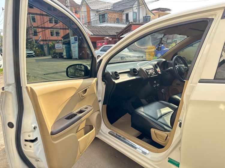 Honda Brio 2013 1.2 Amaze SV Utility-car เบนซิน เกียร์อัตโนมัติ ขาว รูปที่ 3