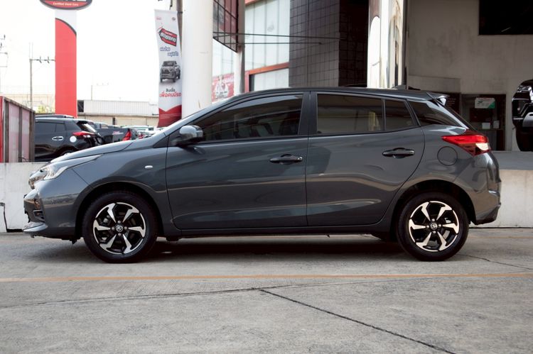 Toyota Yaris 2024 1.2 Sport Premium Sedan เบนซิน เกียร์อัตโนมัติ ดำ รูปที่ 2