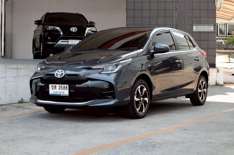 รถ Toyota Yaris 1.2 Sport Premium สี ดำ