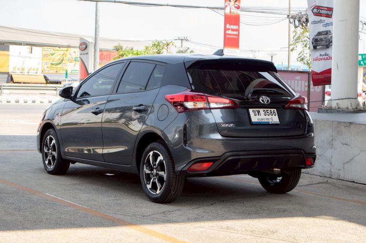 Toyota Yaris 2024 1.2 Sport Premium Sedan เบนซิน เกียร์อัตโนมัติ ดำ รูปที่ 4
