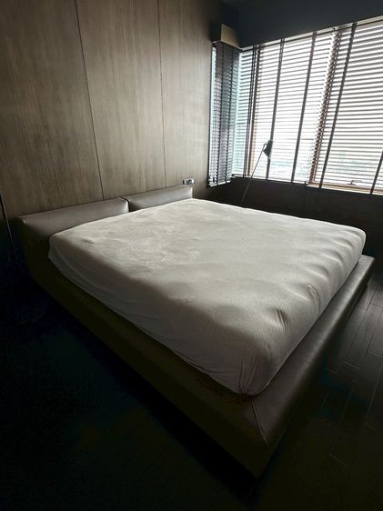 สภาพดี ฐานเตียงเหล็กหุ้มPVC ถอดประกอบได้ หัว+เฟรม3ด้าน (แถมฟูกอย่างดี) รูปที่ 2