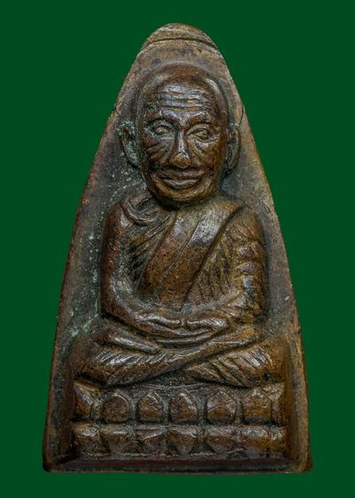 หลวงปู่ทวดหลังหนังสือ(มีเส้นเสาอากาศ)