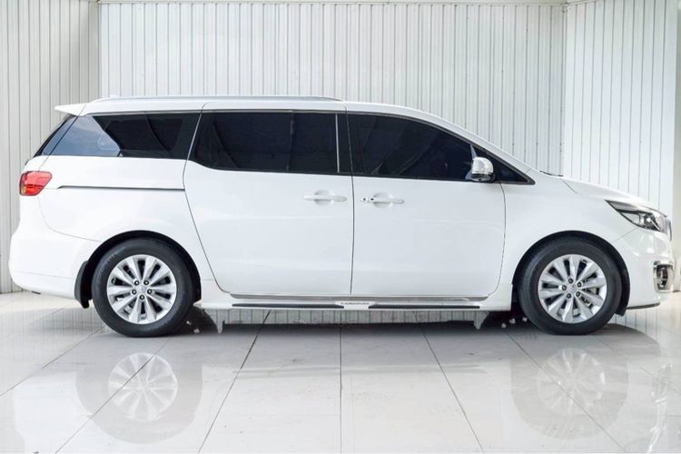 Kia Grand Carnival 2018 2.2 EX ดีเซล เกียร์อัตโนมัติ ขาว รูปที่ 3