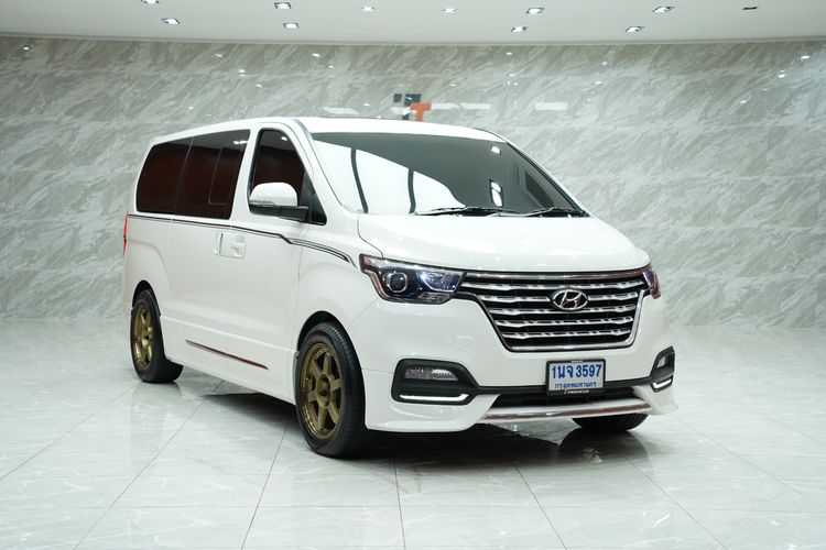 รถ Hyundai H-1  2.5 Executive สี ขาว
