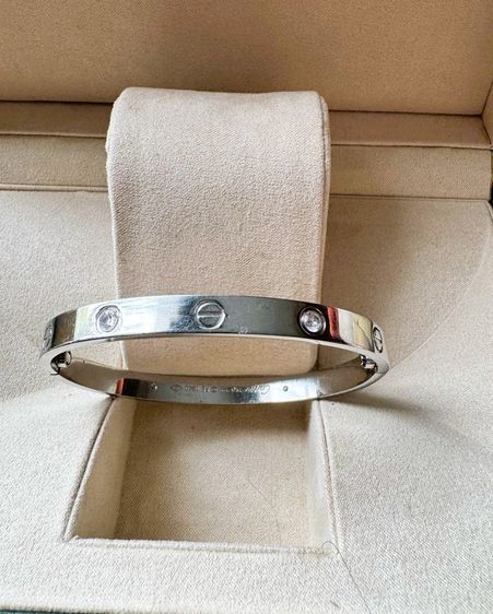 สร้อยข้อมือ กำไลข้อมือโลหะชุบสีเงินแบบเงาหมุนเกลียวสองด้านประดับเพชร Size 22