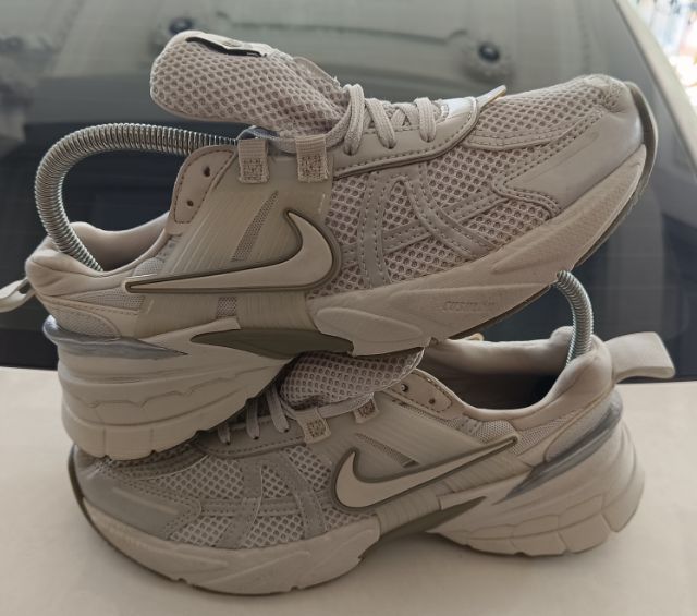ขาย Nike V2K สีนิยม  size 38-240cm สภาพสวยมาก นุ่มเบาสบาย รูปที่ 3