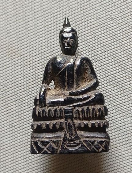 พระพุทธไม้แกะเก่า