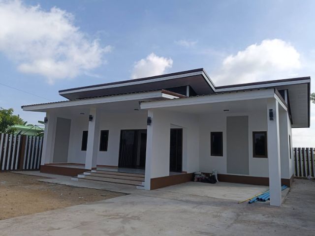 ขายบ้าน 2 ห้องนอน 2ห้องน้ำ ในรั้วบ้านจอดรถได้ 5คัน  พร้อมที่ดิน 1งาน 53 ตรว. 
• ใกล้โลตัส ใกล้ตลาดลำนารายณ์ โรงพยาบาล โรงเรียน 3-4 กม.