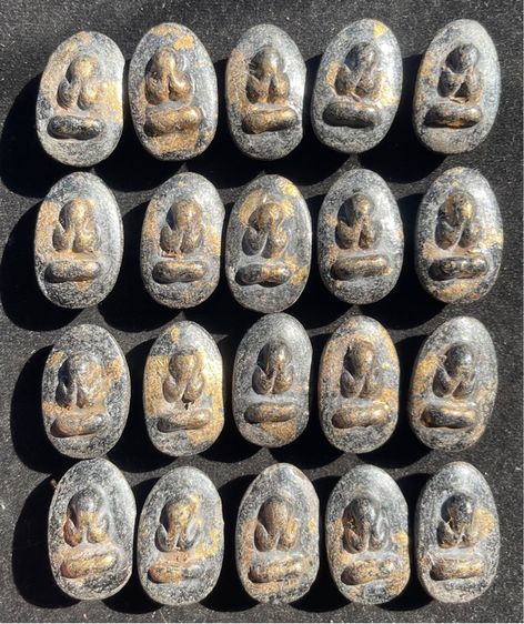 พระปิดตาหลวงปู่ไข่วัดเชิงเลนมีทั้งหลังยันต์และหลังเรียบ