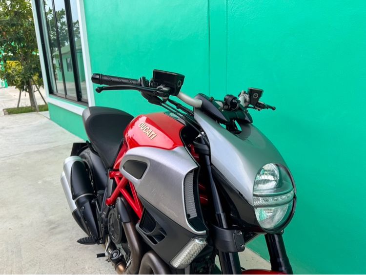 Ducati Diavel  Red  with white Corse 2011 วิ่งแค่4,000 โล รูปที่ 15