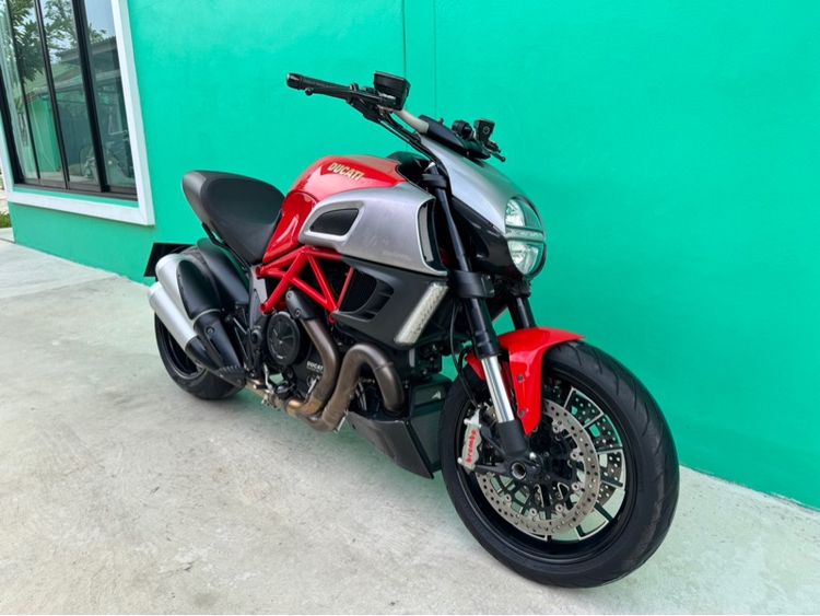 Ducati Diavel  Red  with white Corse 2011 วิ่งแค่4,000 โล รูปที่ 2
