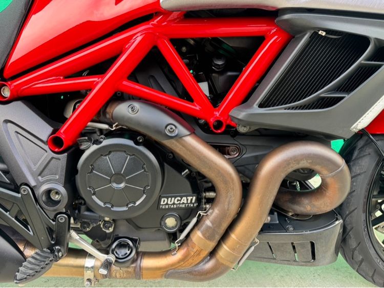 Ducati Diavel  Red  with white Corse 2011 วิ่งแค่4,000 โล รูปที่ 6