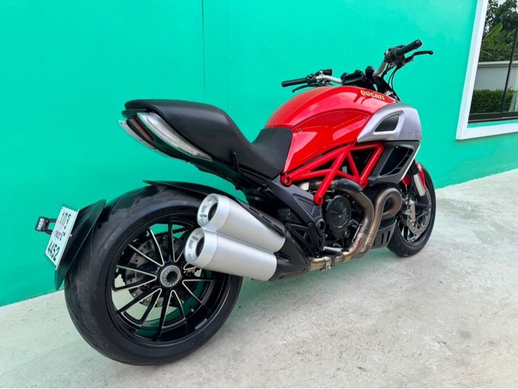 Ducati Diavel  Red  with white Corse 2011 วิ่งแค่4,000 โล รูปที่ 3