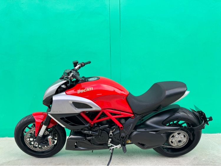 Ducati Diavel  Red  with white Corse 2011 วิ่งแค่4,000 โล รูปที่ 16
