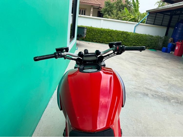 Ducati Diavel  Red  with white Corse 2011 วิ่งแค่4,000 โล รูปที่ 12