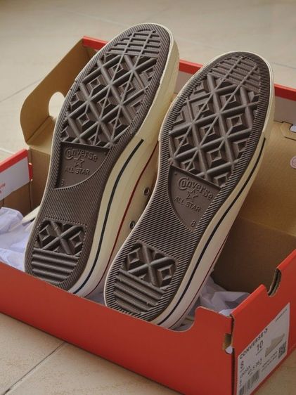 ขาย Converse Chuck 70's ของแท้ออก Shop  เบอร์ 8 สีครีม ยังไม่ผ่านการใช้งาน ตำหนิจุดเดียวคือเขียนชื่อไว้ใต้ลิ้นรองเท้า รูปที่ 4