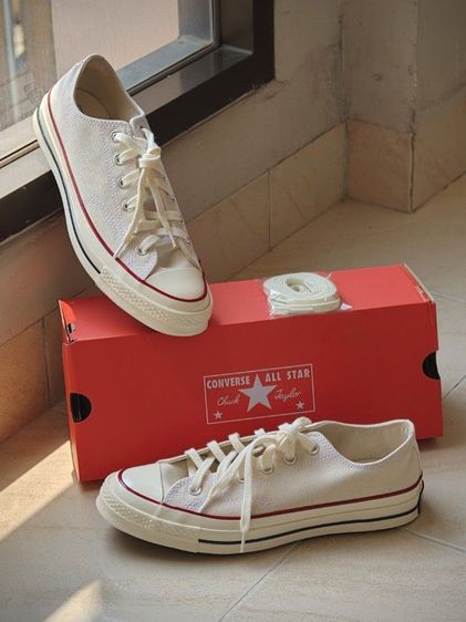 ขาย Converse Chuck 70's ของแท้ออก Shop  เบอร์ 8 สีครีม ยังไม่ผ่านการใช้งาน ตำหนิจุดเดียวคือเขียนชื่อไว้ใต้ลิ้นรองเท้า รูปที่ 2