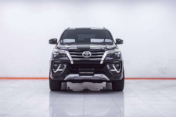 Toyota Fortuner 2017 2.4 V Utility-car ดีเซล ไม่ติดแก๊ส เกียร์อัตโนมัติ ดำ รูปที่ 4