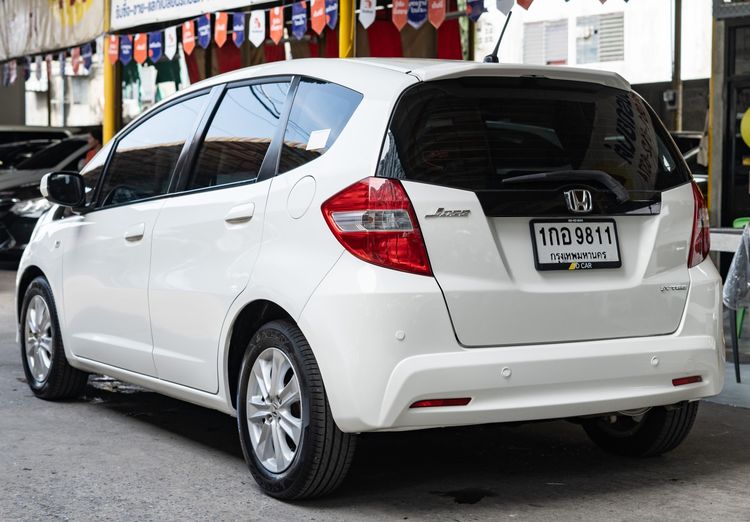 Honda Jazz 2013 1.5 V i-VTEC Sedan เบนซิน ไม่ติดแก๊ส เกียร์อัตโนมัติ ขาว รูปที่ 3