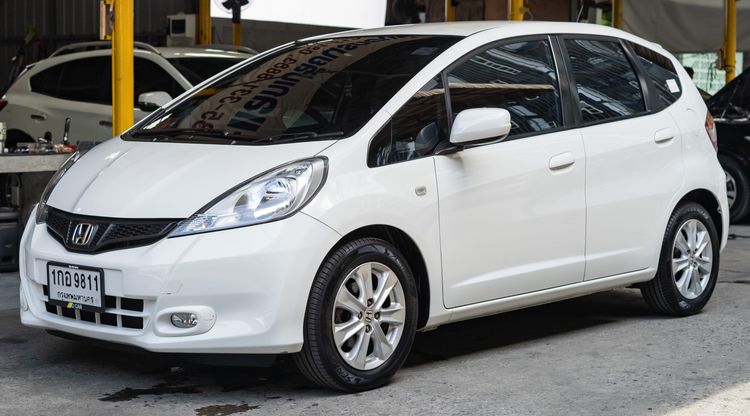 Honda Jazz 2013 1.5 V i-VTEC Sedan เบนซิน ไม่ติดแก๊ส เกียร์อัตโนมัติ ขาว รูปที่ 2