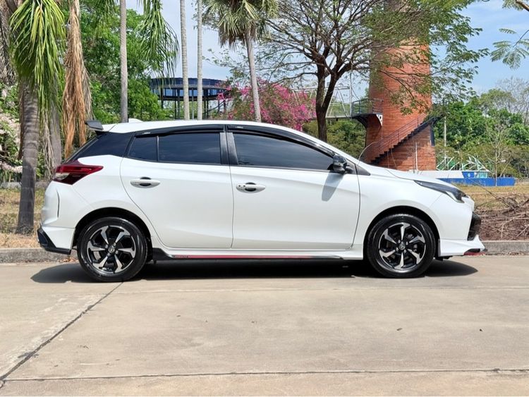 Toyota Yaris ATIV 2023 1.2 Premium Sedan เบนซิน เกียร์อัตโนมัติ ขาว รูปที่ 3