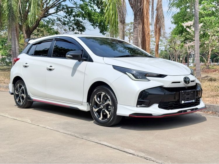 Toyota Yaris ATIV 2023 1.2 Premium Sedan เบนซิน เกียร์อัตโนมัติ ขาว รูปที่ 2