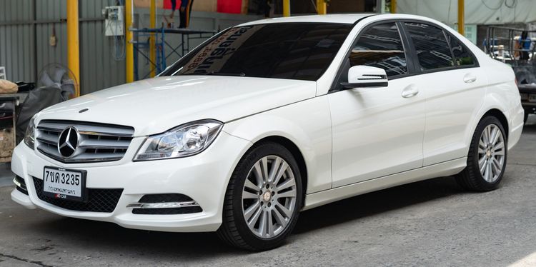 Mercedes-Benz C-Class 2013 C200 CGI Sedan เบนซิน ไม่ติดแก๊ส เกียร์อัตโนมัติ ขาว รูปที่ 2