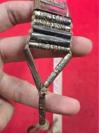 ตะกรุดข้อมือ หลวงปู่ศุข วัดปากคลองมะข่ามเฒ่า เนื้อทองเหลือง ฝังพระพิมพ์รัศมี พร้อมตะกรุดปั้มเหรียญหล่อ รูปที่ 5