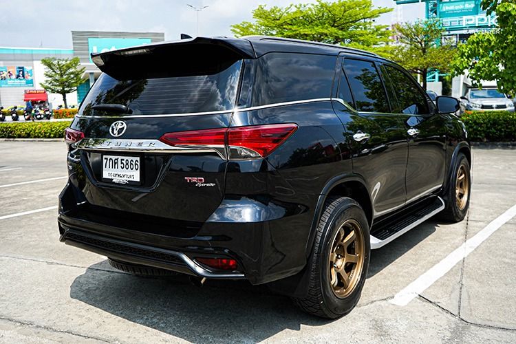 Toyota Fortuner 2018 2.8 TRD Sportivo Utility-car ดีเซล ไม่ติดแก๊ส เกียร์อัตโนมัติ ดำ รูปที่ 4