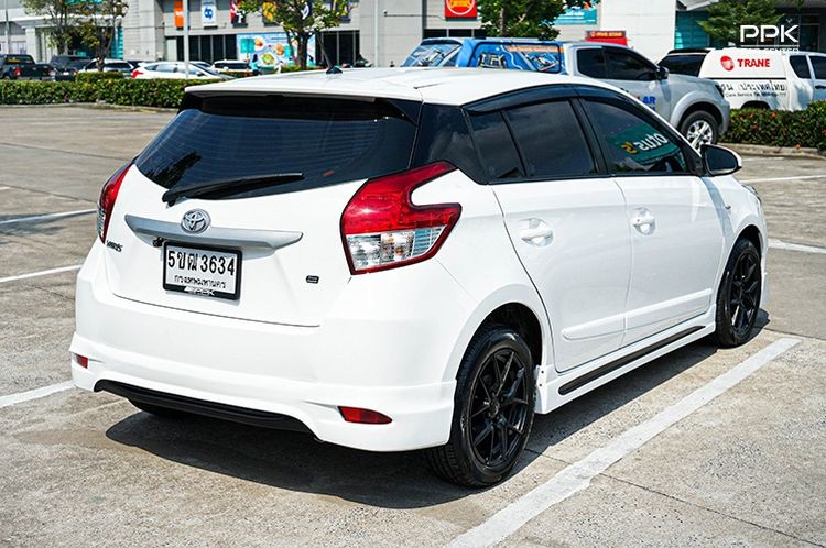 Toyota Yaris 2016 1.2 J Eco Sedan เบนซิน ไม่ติดแก๊ส เกียร์อัตโนมัติ ขาว รูปที่ 4