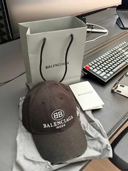 หมวก Balenciaga logo 