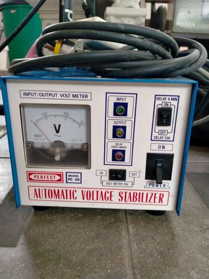 เครื่องควบคุมแรงดันไฟฟ้า