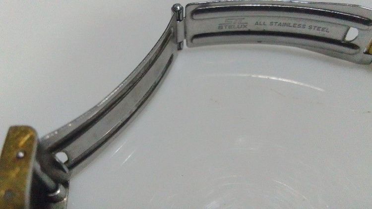 Mido Commander 
Vintage 1980s 
Automatic ( women )

- เครื่องเดินปกติ ใช้งานได้จริง
- วินเทจแท้ Swiss Made
- ใส่ใช้งานได้ทุกวัน

 รูปที่ 10