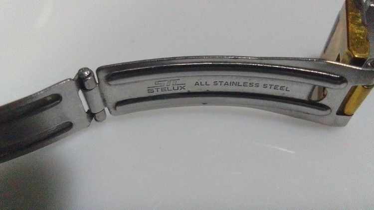 Mido Commander 
Vintage 1980s 
Automatic ( women )

- เครื่องเดินปกติ ใช้งานได้จริง
- วินเทจแท้ Swiss Made
- ใส่ใช้งานได้ทุกวัน

 รูปที่ 11