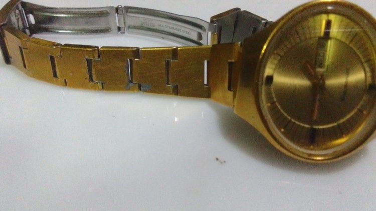 Mido Commander 
Vintage 1980s 
Automatic ( women )

- เครื่องเดินปกติ ใช้งานได้จริง
- วินเทจแท้ Swiss Made
- ใส่ใช้งานได้ทุกวัน

 รูปที่ 8