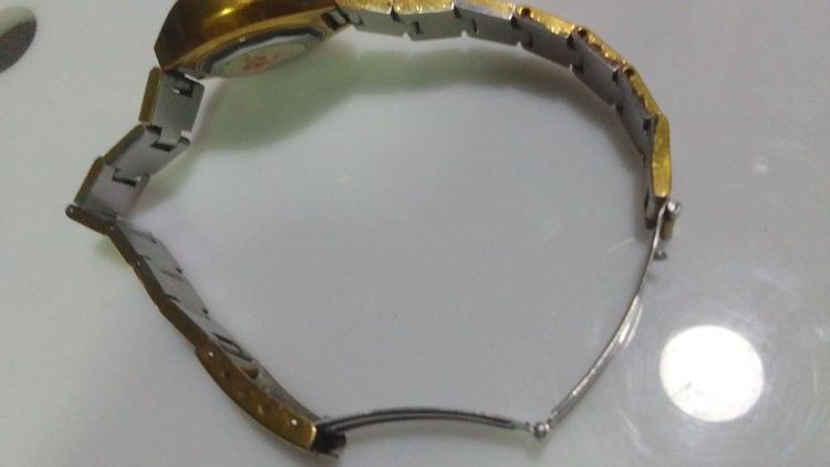 Mido Commander 
Vintage 1980s 
Automatic ( women )

- เครื่องเดินปกติ ใช้งานได้จริง
- วินเทจแท้ Swiss Made
- ใส่ใช้งานได้ทุกวัน

 รูปที่ 15