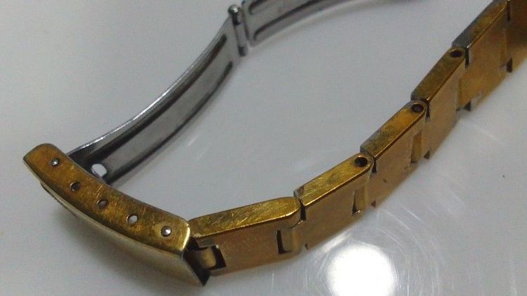 Mido Commander 
Vintage 1980s 
Automatic ( women )

- เครื่องเดินปกติ ใช้งานได้จริง
- วินเทจแท้ Swiss Made
- ใส่ใช้งานได้ทุกวัน

 รูปที่ 9