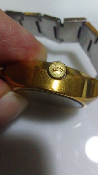 Mido Commander 
Vintage 1980s 
Automatic ( women )

- เครื่องเดินปกติ ใช้งานได้จริง
- วินเทจแท้ Swiss Made
- ใส่ใช้งานได้ทุกวัน

 รูปที่ 5