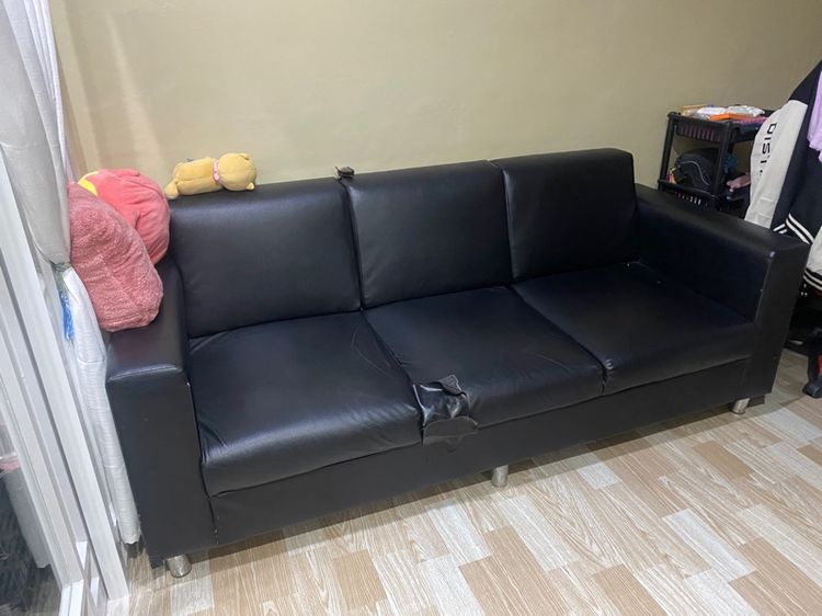 โซฟาดำนั่งนอน