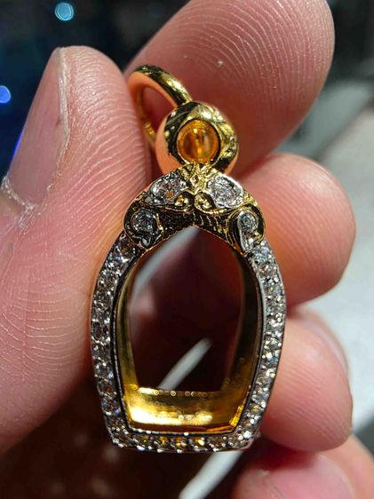 ตลับสีทอง เก่าเก็บ สวย เดิมๆ ล้อมเพชร  น่าสะสม  หายาก เก่าเก็บพร้อมส่ง สร้างน้อย  รูปที่ 4