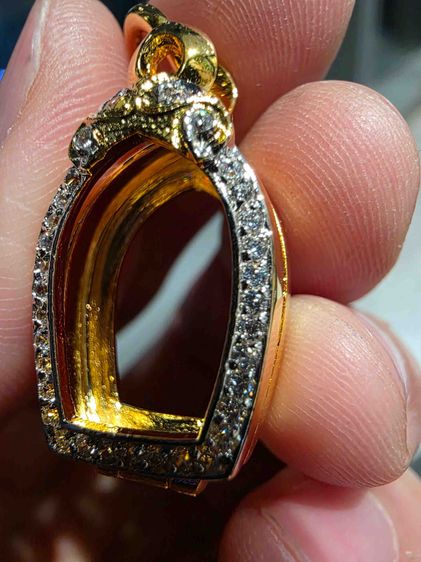 ตลับสีทอง เก่าเก็บ สวย เดิมๆ ล้อมเพชร  น่าสะสม  หายาก เก่าเก็บพร้อมส่ง สร้างน้อย  รูปที่ 3