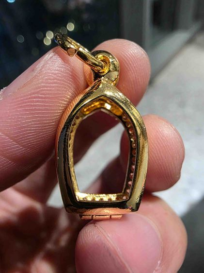 ตลับสีทอง เก่าเก็บ สวย เดิมๆ ล้อมเพชร  น่าสะสม  หายาก เก่าเก็บพร้อมส่ง สร้างน้อย  รูปที่ 7