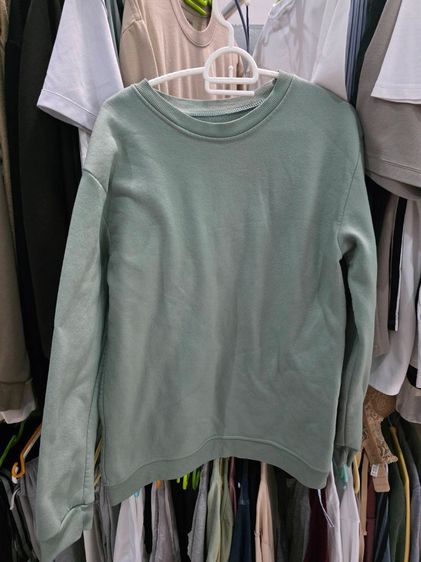 เสื้อ แขนยาว เบอร์ M  L สวย ของใหม่ ยี่ห้อดี  เก่าเก็บ สภาพใหม่ เดิมๆ  พร้อมส่ง