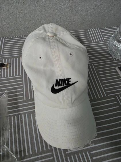 หมวก NIKE สวยหายาก ของแท้ เดิมๆ  สภาพดี  ของแท้ เก่าเก็บขายตามสภาพ พร้อมส่งครับ 