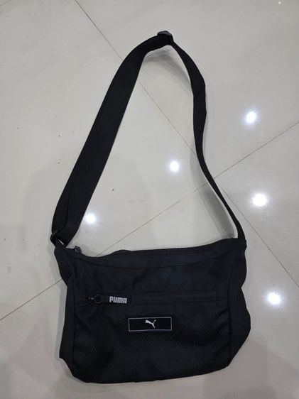 กระเป๋า สะพาย ยี่ห้อ PUMA เดิมๆ ของแท้ หายาก เนื้อผ้าหนา สวย มีกระเป๋าหลายช่อง อย่างดี ไม่ค่อยใช้ วินเทจ หายาก รุ่นใหม่ ของแท้ พร้อมส่ง 