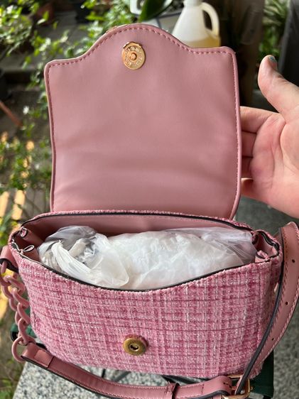 กระเป๋าถือและสะพาย GUESS รูปที่ 6