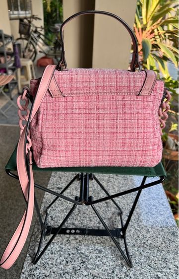 กระเป๋าถือและสะพาย GUESS รูปที่ 4