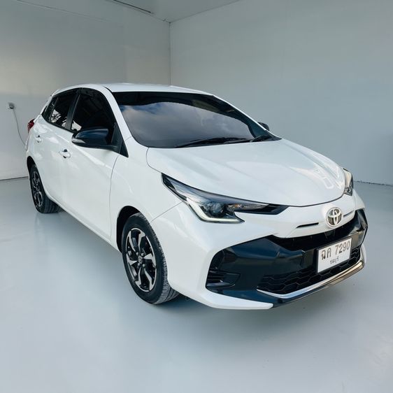 รถ Toyota Yaris 1.2 Smart สี ขาว
