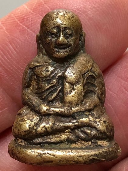 พระรูปหล่อเก่าคะ